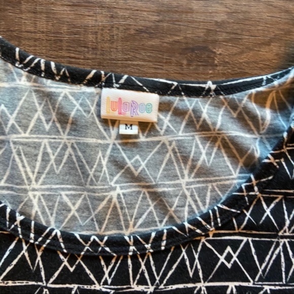 LuLaRoe M Abstract Dress. - Picture 5 of 8